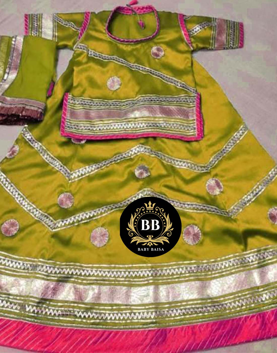 Chote Baisa Poshak in Mehandi Color with Pink Magji 
