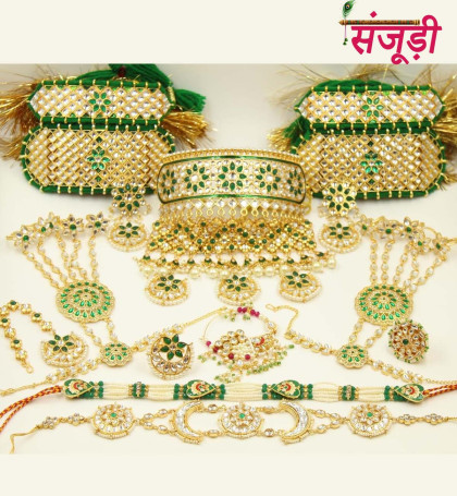 LADIES RING | Gold jewelry stores, Gold jewellery design, Rajputi jewellery